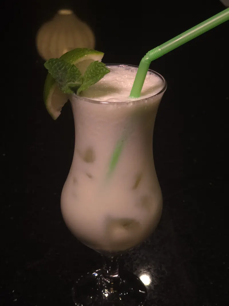 Drink cremoso com limão e hortelã